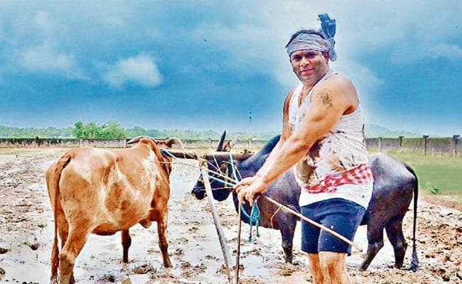 फेसबुक चैलेंज ने नेताओं को बना डाला किसान