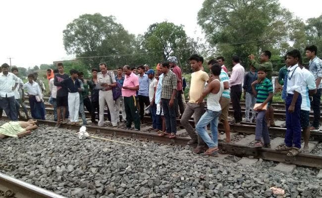 गया : रेलवे ट्रैक पर मिला युवक का नग्न शव, तफ्तीश में जुटी पुलिस