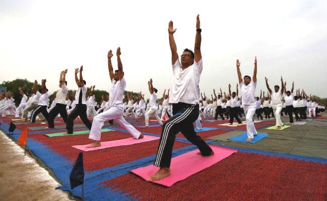 भारतीय योग प्रशिक्षक ने बनाया सबसे ऊंचे स्थान पर योग कराने का World Record