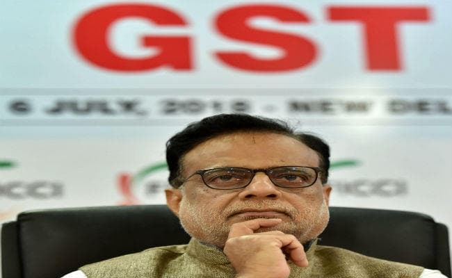 वित्त सचिव हसमुख अधिया ने कहा, GST में चरणबद्ध तरीके से लाये जायेंगे पेट्रोलियम पदार्थ