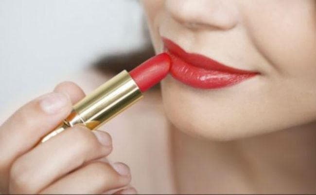 रांची : कॉलेज में महिला कर्मियों की पोशाक व लिपस्टिक पर कमेंट करते हैं शिक्षक