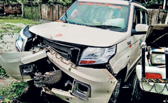 कूचबिहार : शादी से लौट रहा वाहन दुर्घटनाग्रस्त, तीन की मौत