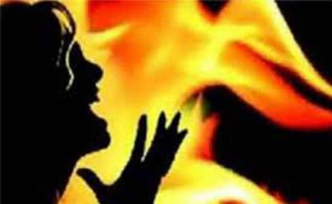 गर्भवती पत्नी को जलाया, बालुरघाट अस्पताल में 90 फीसदी झुलसी हुई हालत में भर्ती