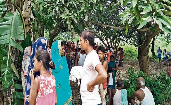 दुस्साहस: किशोरी के ऊपर डाला तेजाब, गला रेत कर की हत्या, आंख भी निकाली