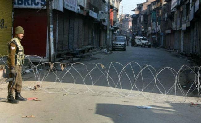 बुरहान वानी की दूसरी बरसी: घाटी में इंटरनेट सेवा सस्पेंड, रोकी गयी अमरनाथ यात्रा