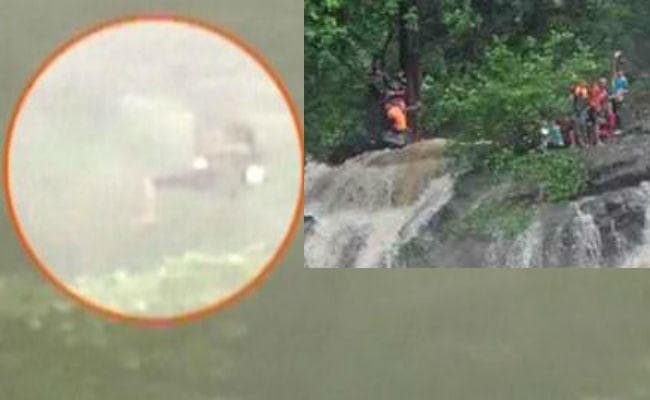 महाराष्ट्र: छिनछोटी झरने पर फंसे 100 से ज्यादा लोग किये गये  रेस्क्यू, एक की मौत