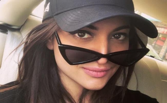 सोनाक्षी सिन्हा का कटरीना के साथ फिटनेस वीडियो वायरल, दे डाली बड़ी चेतावनी