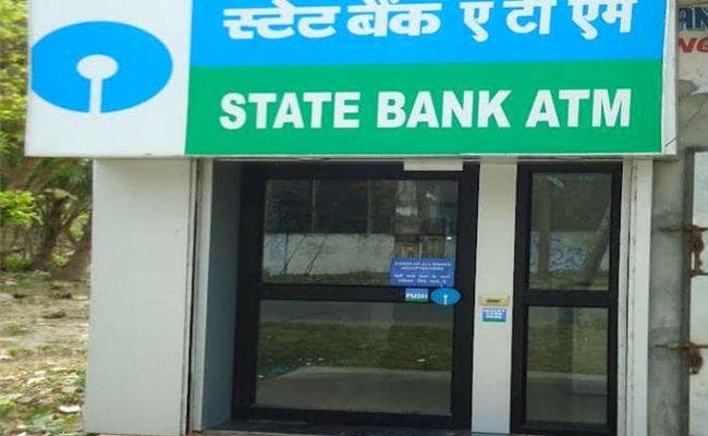 चोरों ने गैस कटर से काटकर एटीएम मशीन से उड़ाये लाखों रुपये