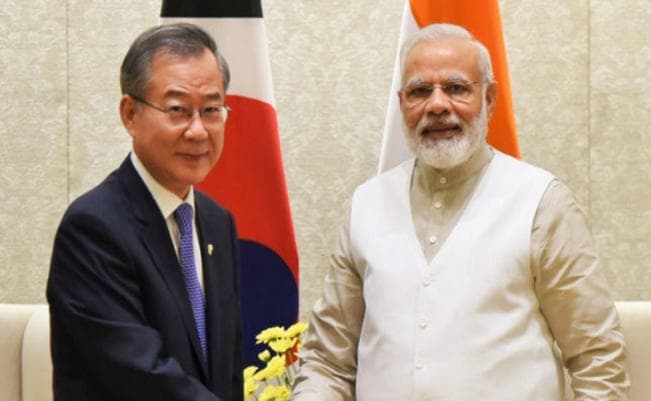 नरेंद्र मोदी व दक्षिण कोरियाई राष्ट्रपति आज दुनिया की सबसे बड़ी मोबाइल फैक्ट्री का करेंगे उदघाटन