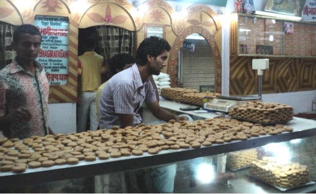 श्रावणी मेले के 22 दिन बीतने के बाद विभाग को याद आया होटलों का मिलावटी भोजन, भागलपुर में चलाया गया अभियान