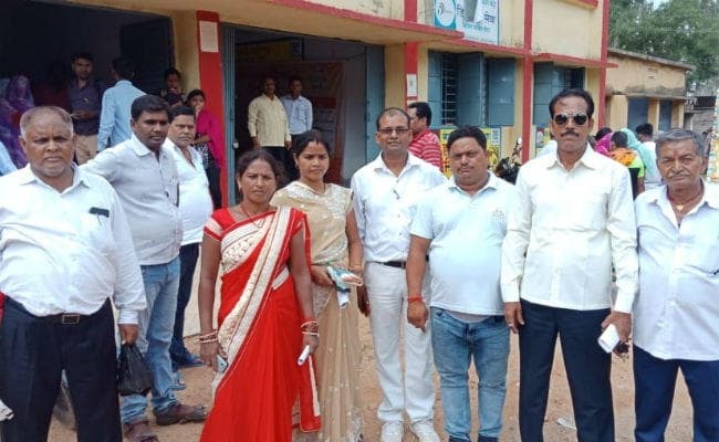 बरकट्ठा प्रखंड मुख्यालय में आयोजित जनता दरबार का जनप्रतिनिधियों ने किया विरोध