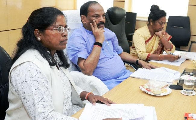 समीक्षा बैठक में बोले CM रघुवर - नवजात शिशुओं को बेचने वाले NGO के खिलाफ होगी कड़ी कार्रवाई