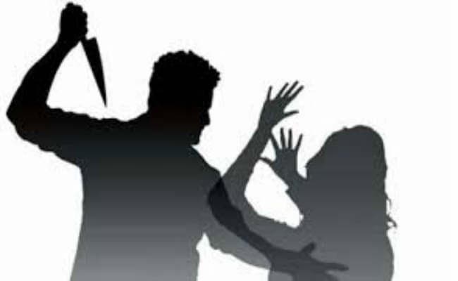 अवैध संबंध का विरोध करने पर पत्नी की हत्या का प्रयास