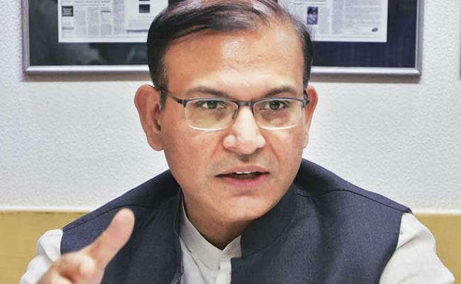 मॉब लिंचिंग के दोषियों का स्वागत मामला, पूर्व नौकरशाहों ने की मांग, जयंत सिन्हा को कैबिनेट से हटाया जाये