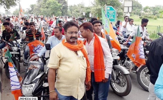 VIDEO : अमित शाह के स्वागत के लिए एयरपोर्ट पर पहुंचे झारखंड भाजपा के दिग्गज