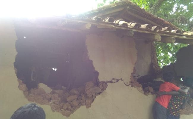 IN PICS : 17 हाथियों ने हजारीबाग के इस गांव में मचायी तबाही, कई मकान ध्वस्त, कई क्विंटल अनाज खा गये