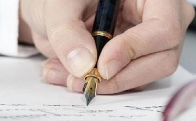 रिटायर्ड जज ने इकलौती पुत्री को अपनी संपत्ति से किया बेदखल, वकील से शादी के फैसले का किया था विरोध