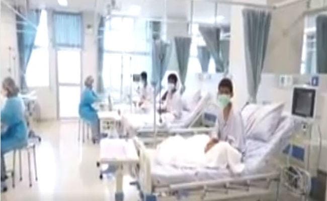 थाईलैंड : गुफा से निकाले गये बच्चों का सामने आया पहला वीडियो, अस्पताल में आ रहे हैं नजर