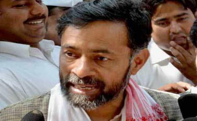 योगेन्द्र यादव की बहन के अस्पताल पर छापा, 22 लाख रुपये नकद बरामद