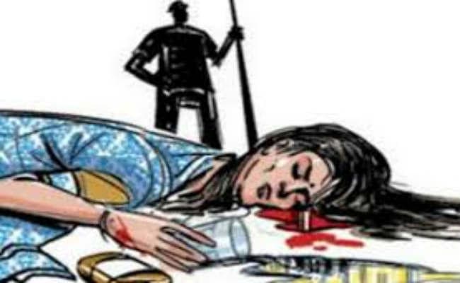 बेटे ने की सौतेली मां की हत्या, लोहे की रॉड से मां के सिर पर मारा, मौके पर हो गयी मौत