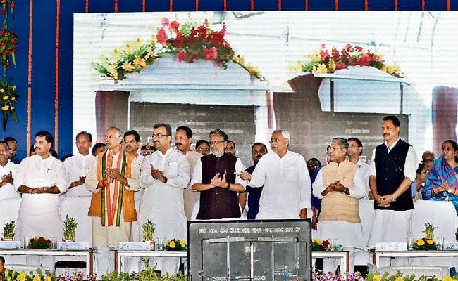 छपरा में सीएम नीतीश कुमार का एलान, दिघवारा-दानापुर के बीच गंगा पर बनेगा पुल