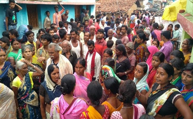 पत्नी ने कहा था : तुम्हारी लाश देखना चाहती हूं, चाकू मारकर की हत्या या पति ने की आत्महत्या!