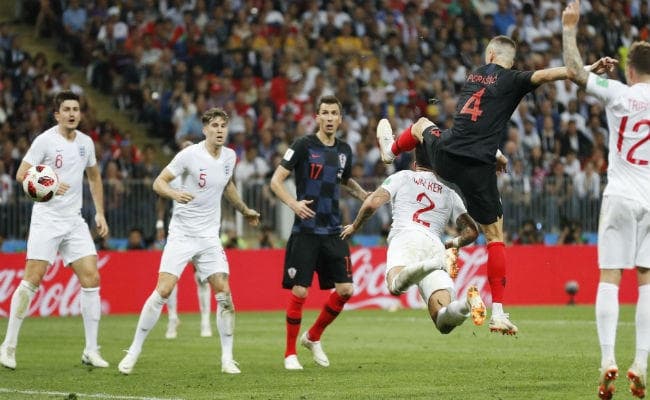 FIFA WC : हार के बाद इंग्लैंड में पसरा मातमी सन्नाटा, फूट फूटकर रोये समर्थक