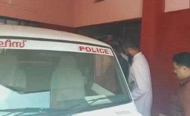 बलात्कार के आराेपी तीन पादरियों में से एक गिरफ्तार, दो फरार