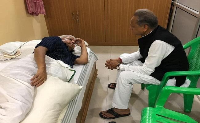 लालू से मिले गहलोत, कहा- जदयू और राजद से गठबंधन की बात करना कांग्रेस की मजबूरी