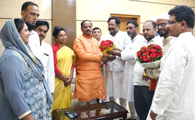 अल्‍पसंख्‍यक कल्‍याण मंत्री से मुलाकात में CM रघुवर ने कहा - हज यात्रियों को सभी सुविधाएं उपलब्‍ध कराएं