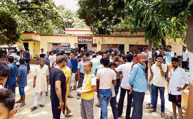 मनेर : कानदार का बनाया अश्लील वीडियो, विरोध में बाजार बंद