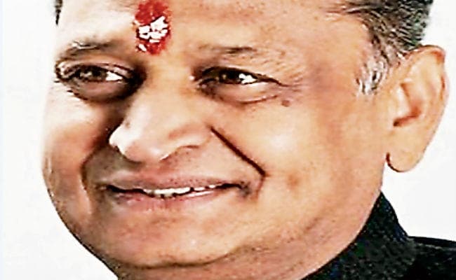 कांग्रेस के संगठन महासचिव अशोक गहलोत ने साधा निशाना, कहा, स्वागत में खर्च होने वाला पैसा कहां से आया