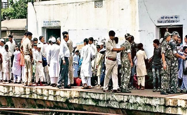 जामताड़ा, देवघर, गिरिडीह और धनबाद के 105 बच्चों को ले जा रहे थे तेलंगाना, रांची व बोकारो में उतारे गये