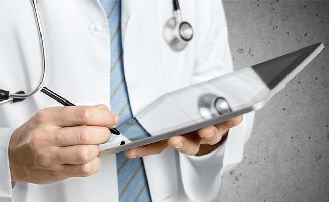 रांची : बीमारी के नाम पर 13 दिनों की छुट्टी लेकर डॉक्टर ने विदेश में की 4 साल तक नौकरी, पासपोर्ट जांच में पकड़ाया