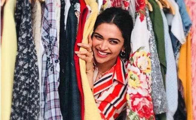 सिर नीचे पैर ऊपर, दीपिका पादुकोण का यह फोटो हो रहा है वायरल