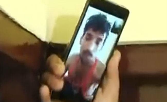 सिरफिरे आशिक ने मॉडल को बना रखा है बंधक, लड़की को गोली मारने की दे रहा है धमकी