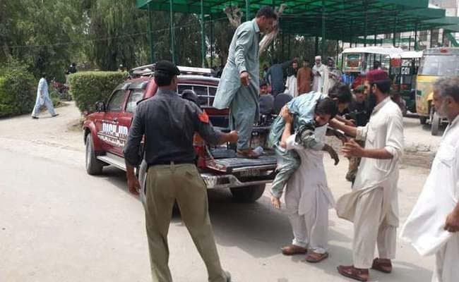 पाक में धार्मिक पार्टी के नेता के काफिले में बम विस्फोट, पांच की मौत और 39 घायल