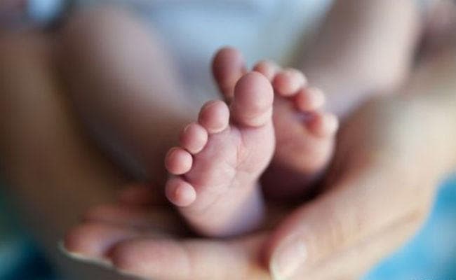 देखो रो मत देना! पालना से गिरकर 11 माह का बच्चा हुआ बेहोश, अब मां-बाप ने लिया अंगदान का फैसला