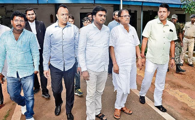 रांची : बाबूलाल पर चलायें अवमानना का मामला, स्पीकर के कोर्ट पहुंचे विधायक, दिया आवेदन