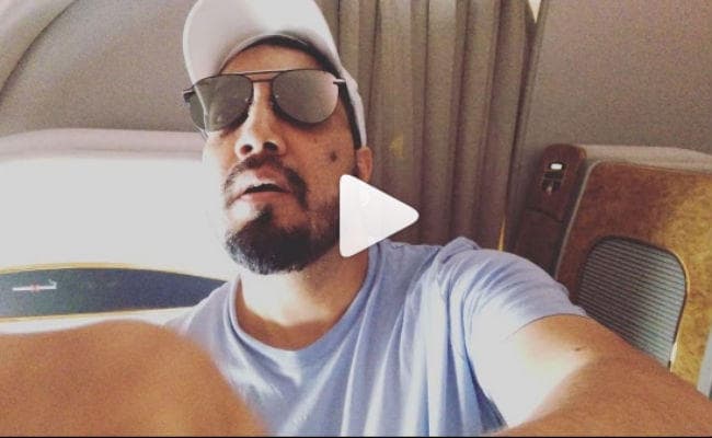 VIDEO: मीका सिंह ने बुक कर ली पूरी बिजनेस क्‍लास, भड़के फैंस, सुनाई खरी-खोटी