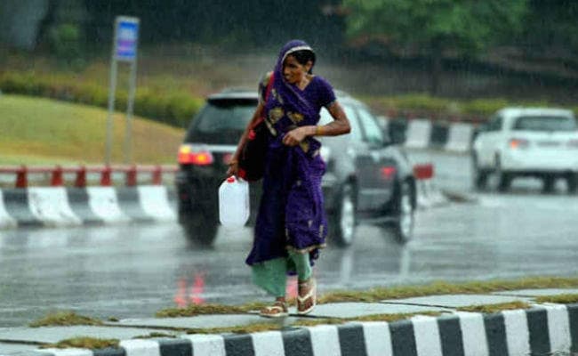 दिल्ली में रातभर बारिश के बाद मौसम हुआ सुहाना, झारखंड में कल से होगी झमाझम बारिश