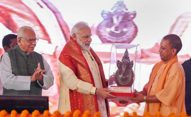 मोदी ने वाराणसी में 937 करोड़ रुपये की विकास योजनाओं का किया लोकार्पण, सपा-कांग्रेस पर किया हमला