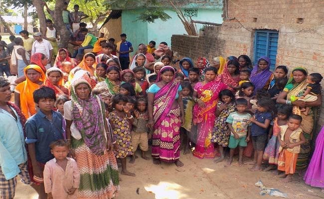 बिहार : लखीसराय में शराब के खिलाफ छापेमारी करने गयी पुलिस पर पथराव, दो पुलिसकर्मी घायल, 5 गिरफ्तार