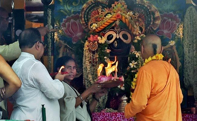 रथ खींच सीएम ने दी रथयात्रा की बधाई