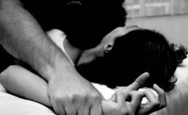 इंजेक्शन देने के बहाने नाबालिग से दुष्कर्म