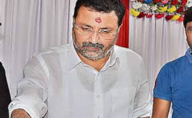 सांसद निशिकांत से एक करोड़ की मांगी रंगदारी