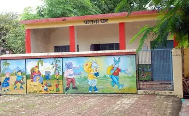 श्रम मंत्री ने पालना घर के लिये नियमों के अनुपालन को लेकर राज्यों को लिखी चिट्ठी