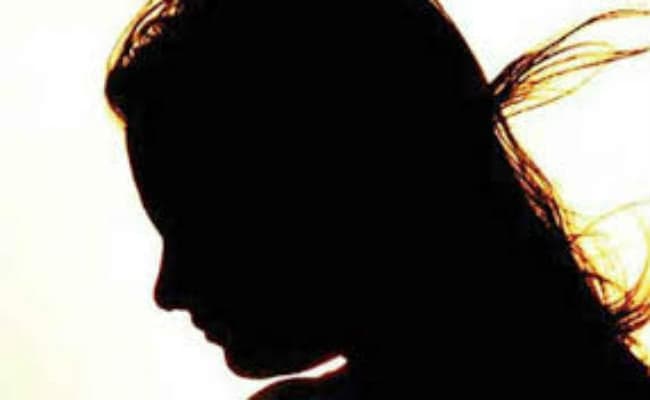 कॉलगर्ल उपलब्ध कराने के नाम पर ठगी करने वाले गिरोह का भंडाफोड़