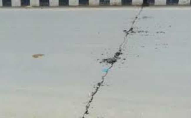 उद्घाटन के पहले ही पुल के गार्डवाल में पड़ गयीं दरारें