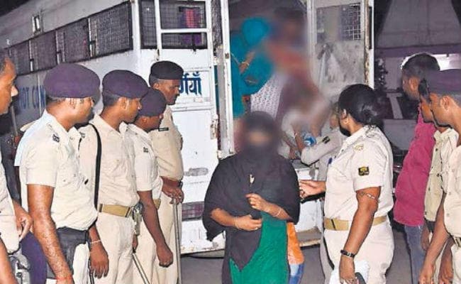 पूर्णिया : देह व्यापार में 30 महिला समेत 39 लोग गिरफ्तार